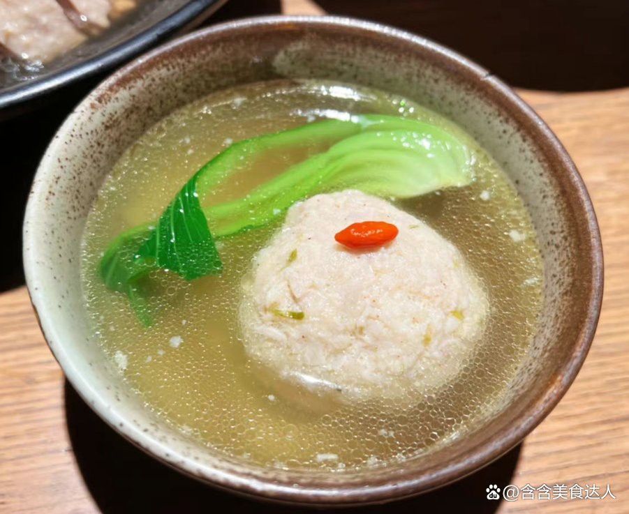 金龍魚和食人魚混養可以嗎：金龍魚與食人魚混養的挑戰與技巧