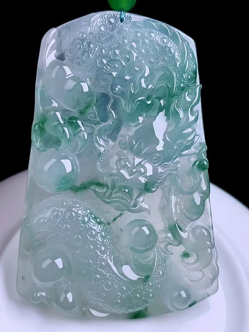 給我推薦幾款性價(jià)比高的龍吊墜