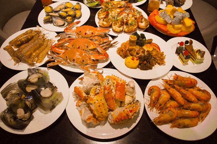 龍魚吃自助餐怎么吃：龍魚的“自助餐”主要指提供多樣化的活食和飼料選擇技巧