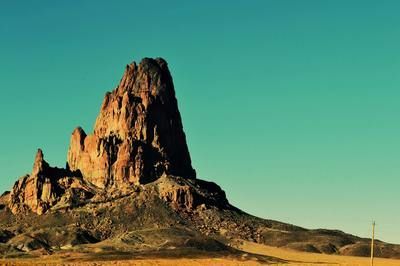 龍魚有時(shí)候在下面不動(dòng)：龍魚在水下不動(dòng)可能是由于多種原因造成的，如何處理