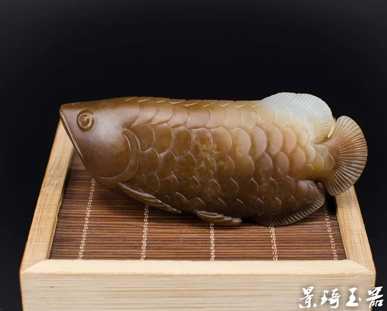 雕刻金龍魚的精品做法（金龍魚的做法大全_金龍魚的家常做法）
