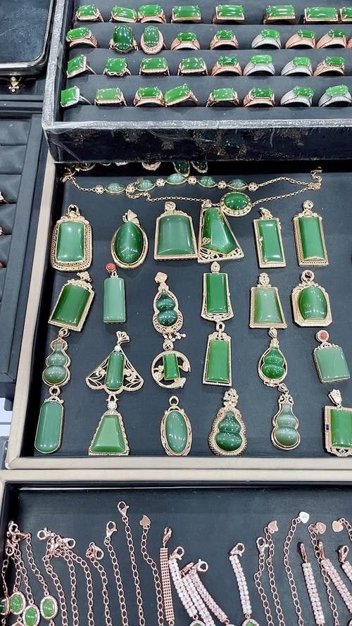 金龍魚雕刻有哪些材料選擇？