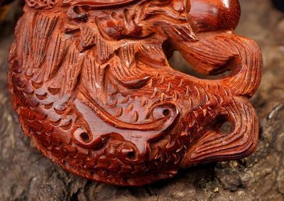 龍魚木雕壞了扔了怎么辦：對于損壞的龍魚木雕，有以下幾種處理方式，可以修復