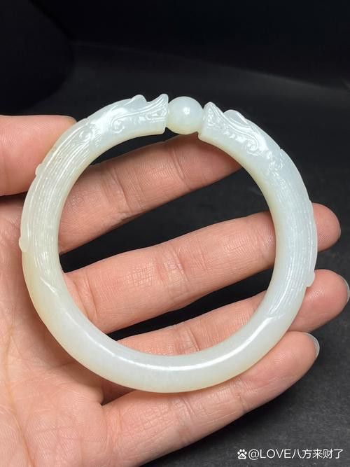 和田玉龍魚手鐲圖片欣賞