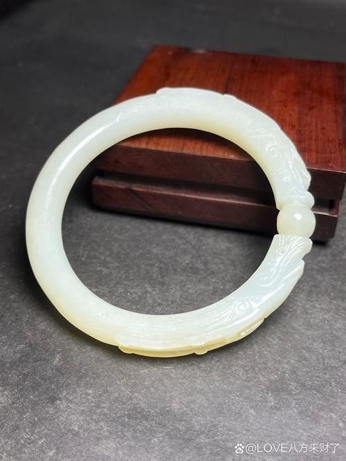 和田玉龍魚手鐲圖片欣賞