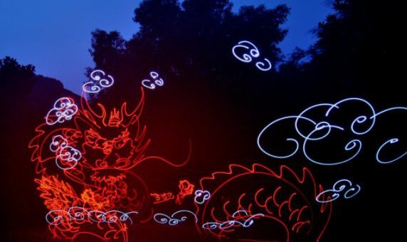還有哪些現(xiàn)代設(shè)計(jì)師嘗試過金龍壁畫？