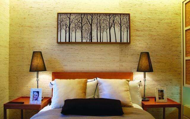 金龍魚掛畫適合掛哪里（金龍魚掛畫在風(fēng)水學(xué)中具有添財(cái)添祿、化煞驅(qū)邪的作用）