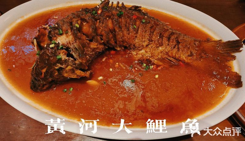 龍魚病了沉到水底了怎么辦：龍魚沉到水底可能表明其身體不適，可能是水質問題引起的