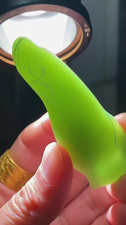 和田玉龍魚吊墜圖片欣賞