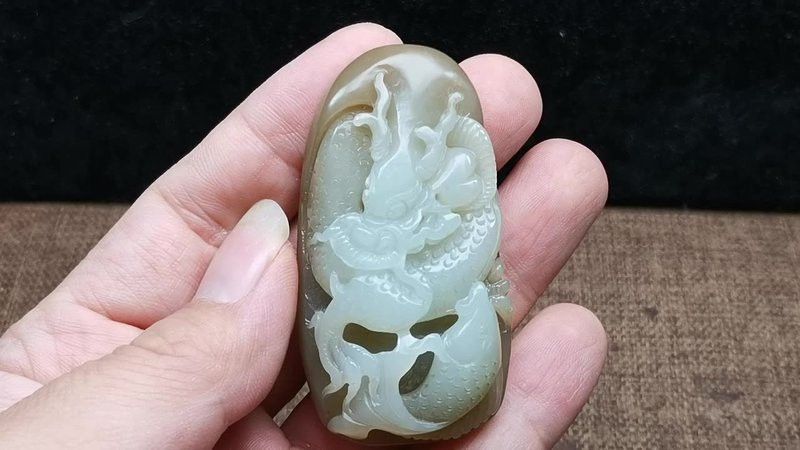 和田玉龍魚吊墜圖片欣賞