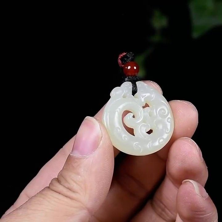 和田玉龍魚吊墜圖片欣賞