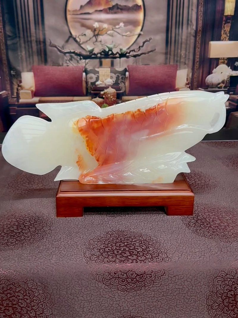 玉石金龍魚(yú)擺件是玉石的嗎