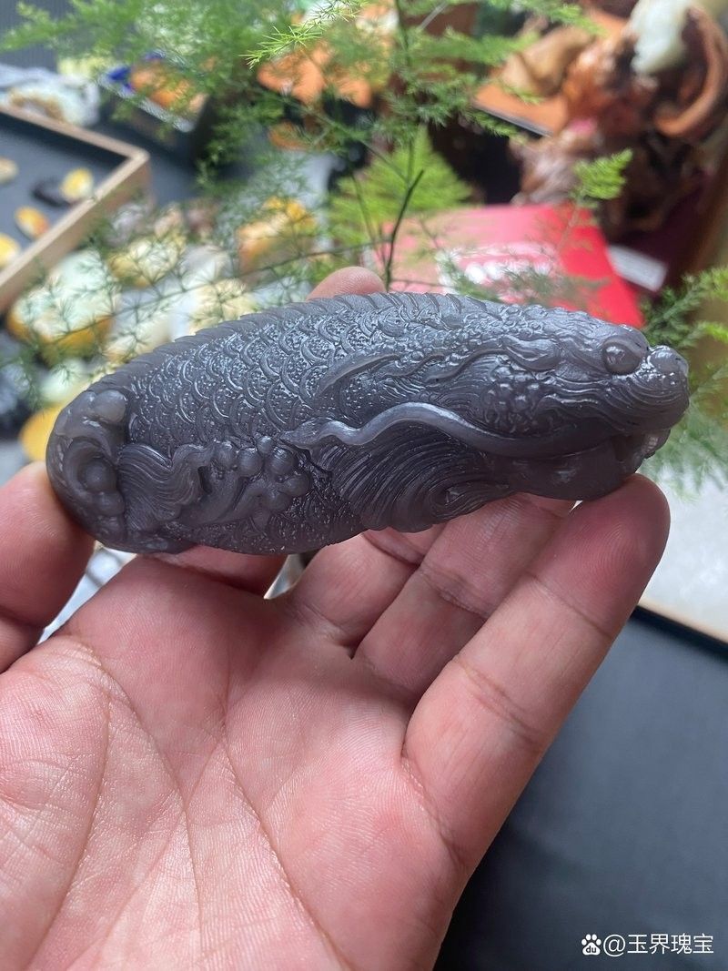 龍魚雕刻中哪種材質(zhì)最珍貴？