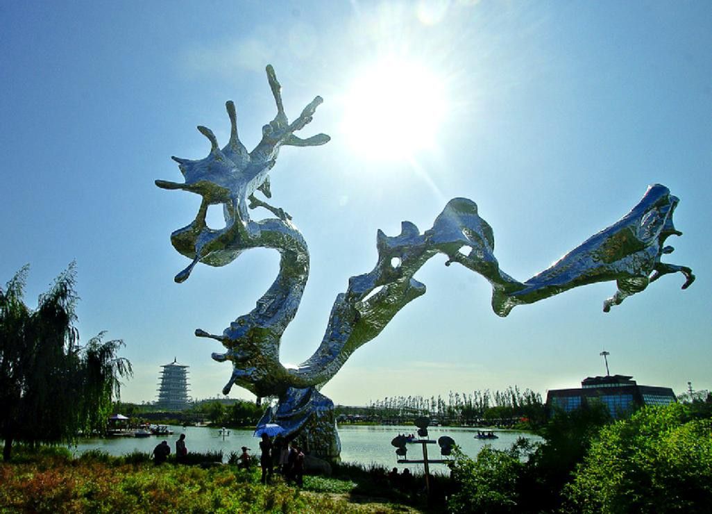 再給我?guī)讉€(gè)水龍雕塑的實(shí)例