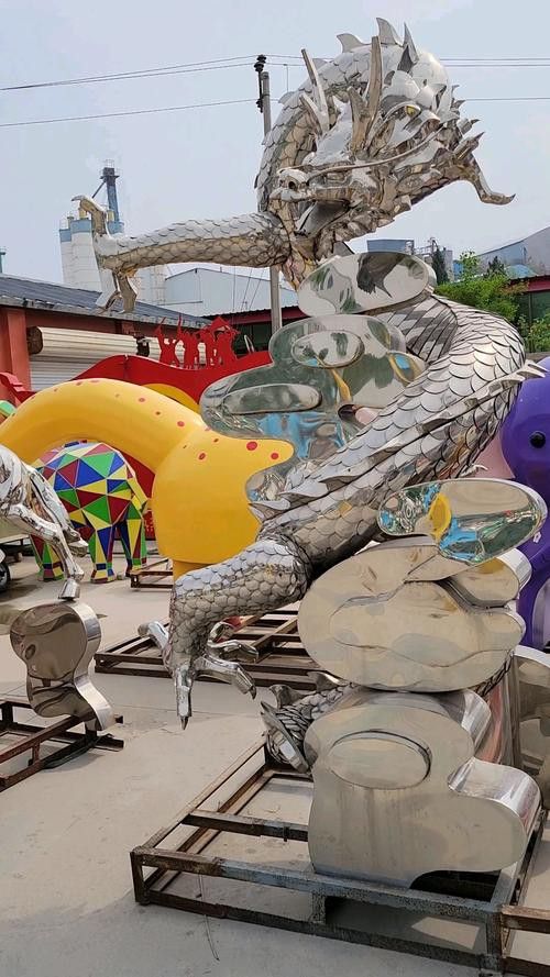 再給我?guī)讉€(gè)水龍雕塑的實(shí)例