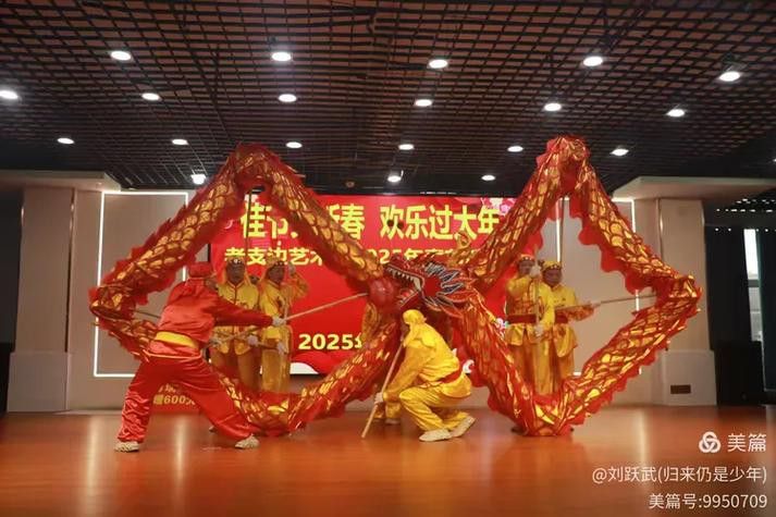 給我一些龍的顏色圖片