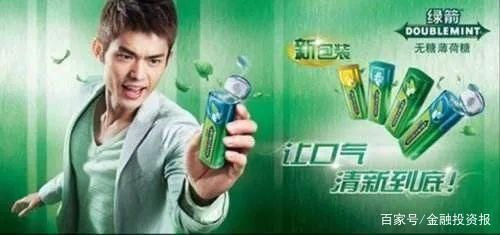 紅龍魚用什么顏色的背景畫好看呢（紅龍魚用什么顏色的背景畫好看呢圖片）