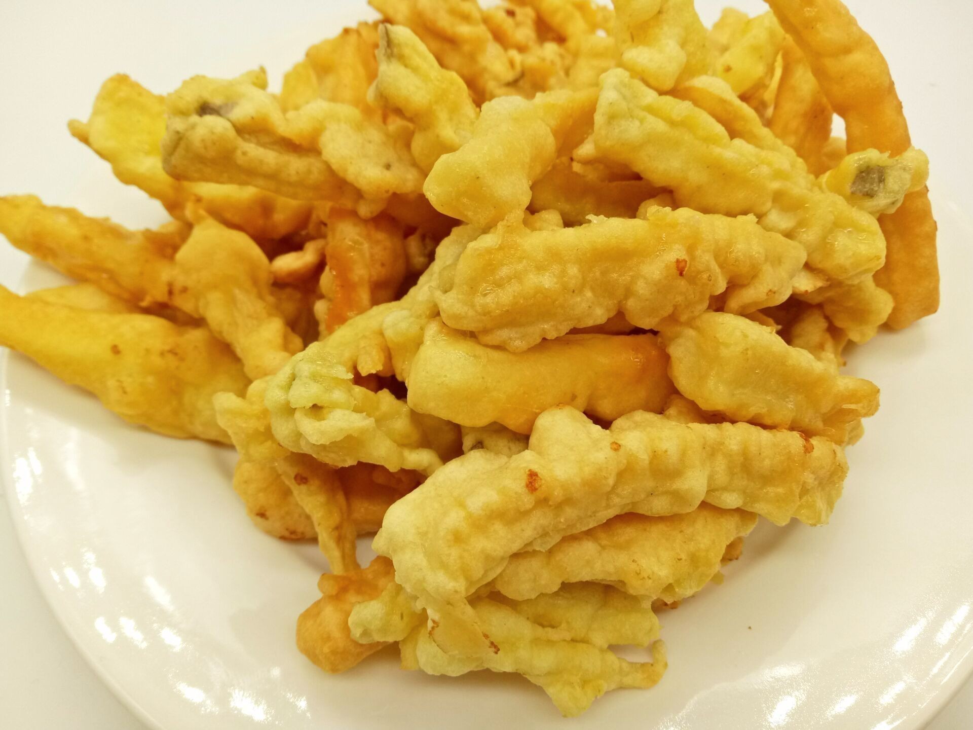 小龍魚好吃嗎怎么養(yǎng)活：小龍魚怎么養(yǎng)活