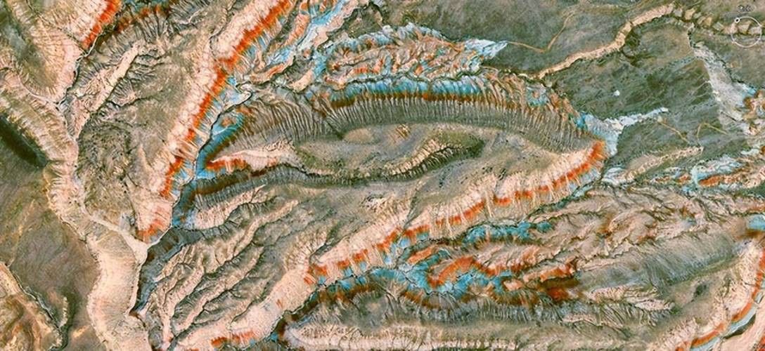 給我一些高清的真龍大地圖片