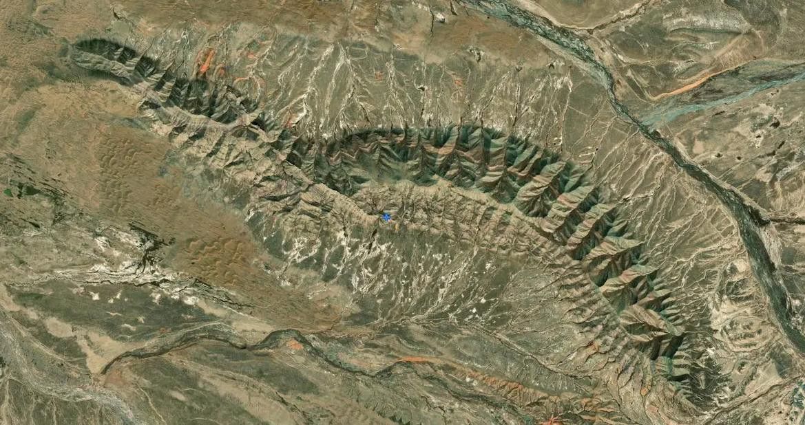 給我一些高清的真龍大地圖片