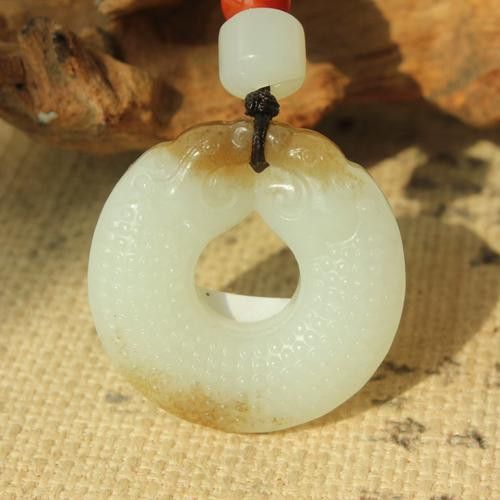 如何挑選高質量的魚化龍飾品？