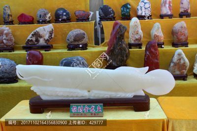 金龍魚雕件（如何鑒別金龍魚雕件真?zhèn)危? title=