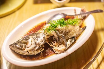 紅龍魚肉可以吃嗎（紅龍魚是否可以食用？）