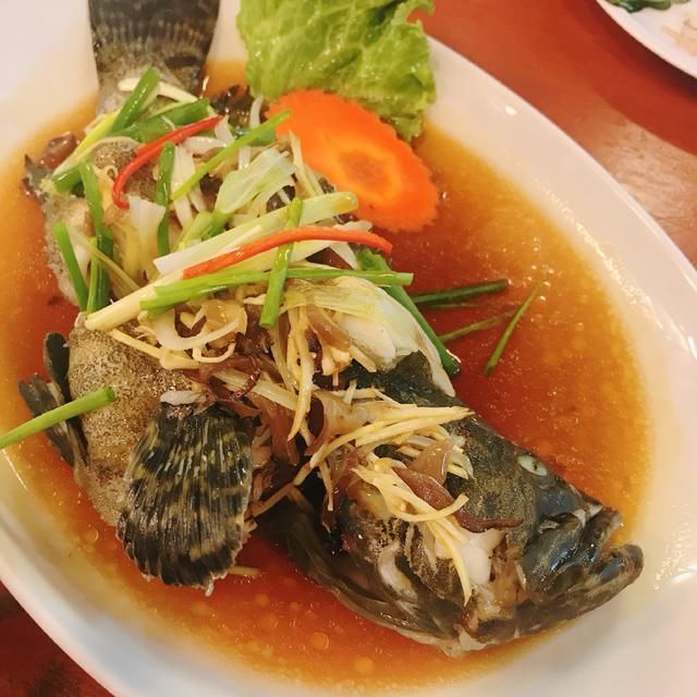 紅龍魚肉可以吃嗎（紅龍魚是否可以食用？）