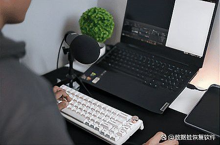 如何設(shè)置龍魚(yú)壁紙為電腦桌面？