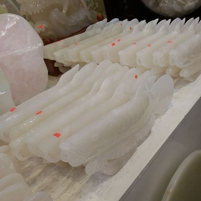 玉上面雕刻龍和魚什么意思啊：玉金龍魚不僅是一件精美的藝術品