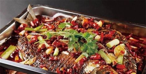 蒜香龍鯉魚：蒜香龍鯉魚的做法_蒜香龍鯉魚怎么做