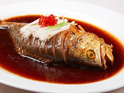 蒜香龍鯉魚：蒜香龍鯉魚的做法_蒜香龍鯉魚怎么做