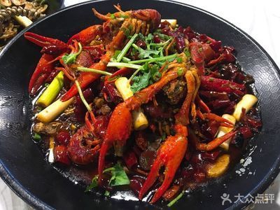 蒜香龍鯉魚：蒜香龍鯉魚的做法_蒜香龍鯉魚怎么做