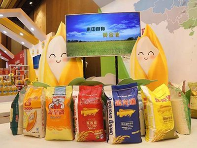 在天貓超市買的金龍魚黃金油跟超市買的顏色不一樣（光照影響加工過程差異,）
