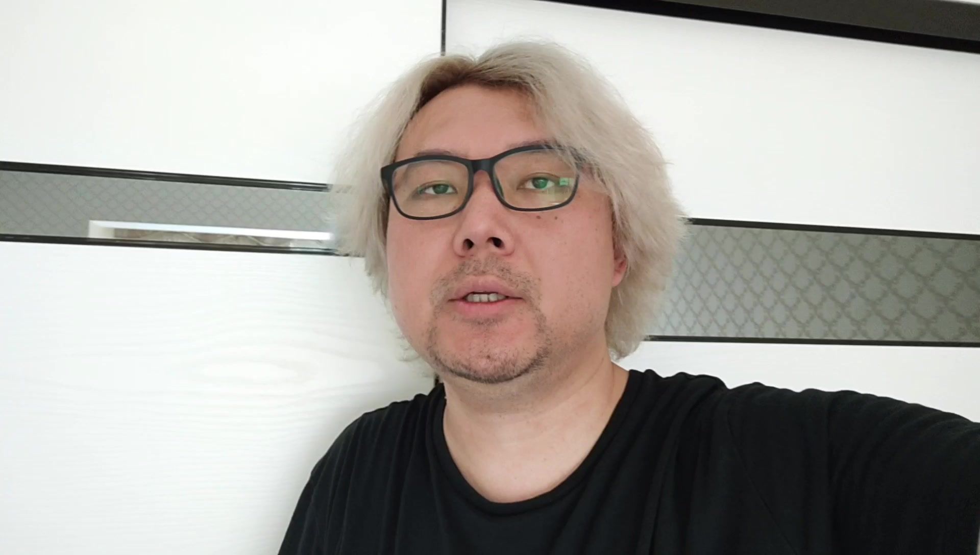 龍魚拉白色透明長條粑粑：龍魚拉白色透明長條狀粑粑可能是由幾種原因引起