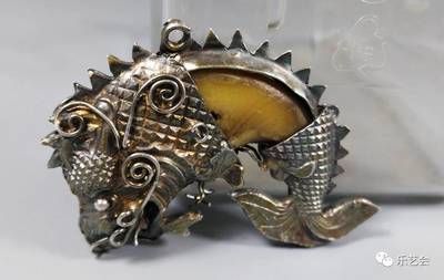 龍魚(yú)化龍：龍魚(yú)化龍是中國(guó)傳統(tǒng)寓意紋樣屬于一種龍頭魚(yú)身的龍頭魚(yú)身