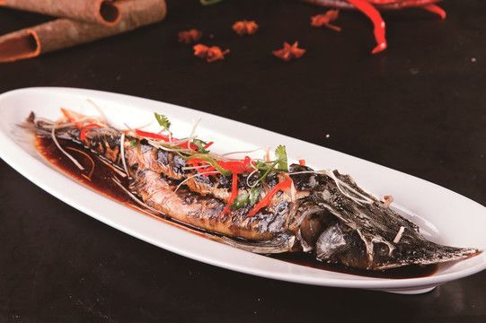 尋龍魚一般蒸多久（清蒸鱘龍魚的基本做法如下：清蒸鱘龍魚的基本做法）