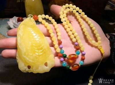 金龍魚吊墜帶單好帶雙好看嗎：金龍魚吊墜帶單好看主要取決于個人風格和項鏈的搭配