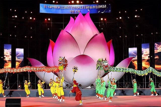 紅龍在哪些民間藝術作品中常見？ 紅龍在哪些民間藝術作品中常見？ 龍魚百科 第2張