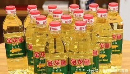 金龍魚老是顫抖：金龍魚老是顫抖可能是因為水質問題、飲食問題、飲食問題