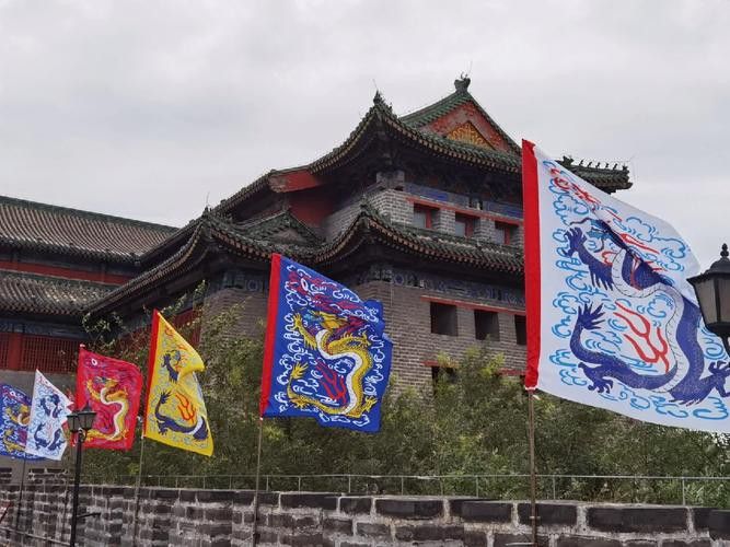 給我一些關(guān)于紅龍旗的圖片
