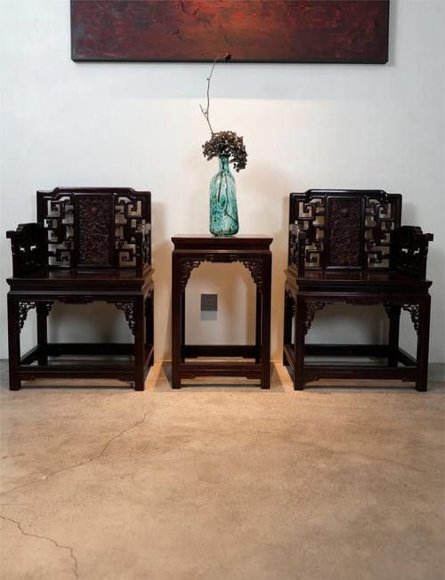 如何選擇適合紅龍裝飾的家具？