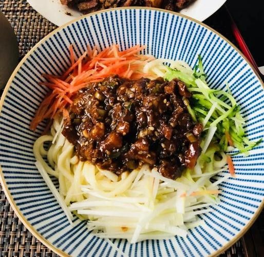 這兩家店的口碑如何？（岳云鵬在北京開的面館（海碗居）以老北京炸醬面為特色）