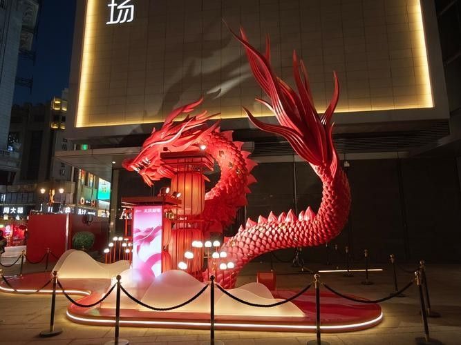 紅龍裝飾品有哪些品種？（現(xiàn)代中式紅木家具的4大特點(diǎn)）