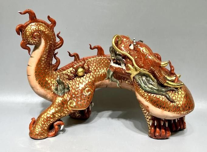 紅龍裝飾品有哪些品種？（現(xiàn)代中式紅木家具的4大特點(diǎn)）