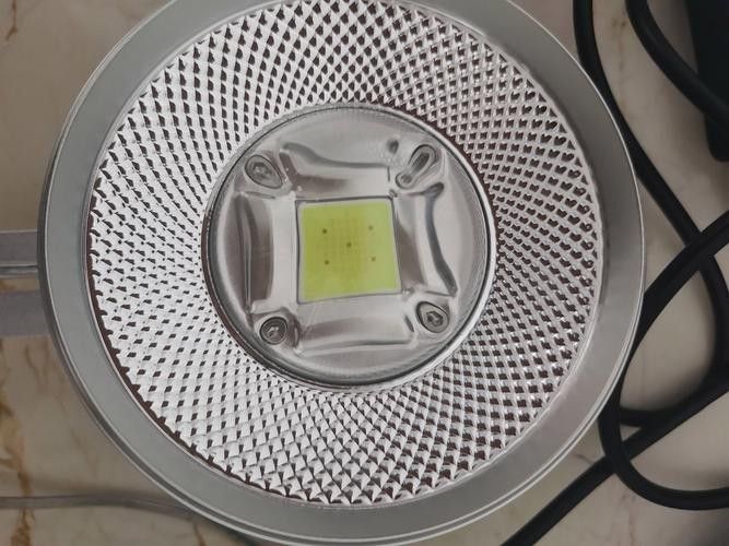哪種品牌魚缸照明燈質量最好（魚缸燈品牌排行榜京東四款百元以內魚缸燈效果最好）
