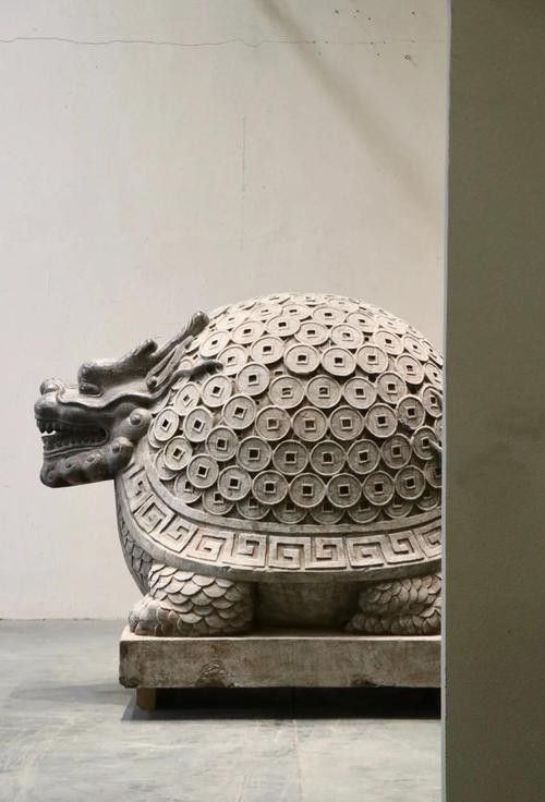 如何鑒別龍龜?shù)袼艿恼鎮(zhèn)危ㄨb別龍龜?shù)袼苷鎮(zhèn)涡杈C合材質(zhì)、工藝、工藝、工藝、文化特征等多方面因素）