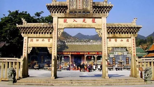 如何拍攝龍魚拜神視頻？（拍攝龍魚拜神視頻需要結(jié)合專業(yè)攝影技巧與傳統(tǒng)儀式感）