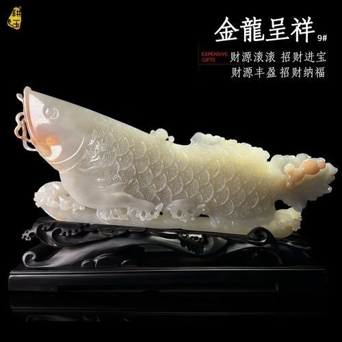金龍魚玉雕擺件的保養(yǎng)需結(jié)合玉石特性和風(fēng)水講究以下是具體建議：金龍魚玉雕擺件的保養(yǎng)