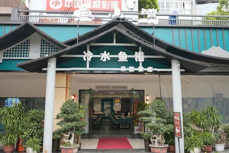 齊齊哈爾市小黑龍魚館的包間可通過以下方式操作：絕絕子：齊齊哈爾小黑龍魚館